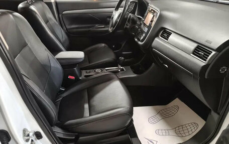 Mitsubishi Outlander III рестайлинг 3, 2013 год, 1 480 000 рублей, 8 фотография