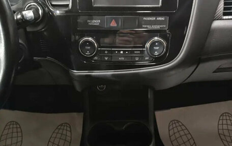 Mitsubishi Outlander III рестайлинг 3, 2013 год, 1 480 000 рублей, 13 фотография