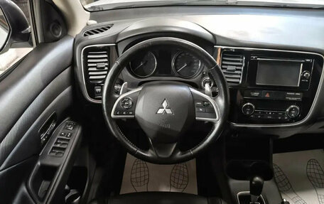 Mitsubishi Outlander III рестайлинг 3, 2013 год, 1 480 000 рублей, 11 фотография