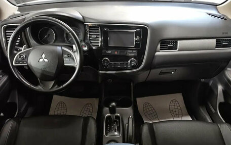 Mitsubishi Outlander III рестайлинг 3, 2013 год, 1 480 000 рублей, 10 фотография