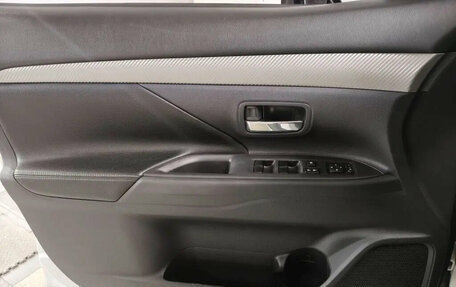 Mitsubishi Outlander III рестайлинг 3, 2013 год, 1 480 000 рублей, 14 фотография