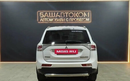 Mitsubishi Outlander III рестайлинг 3, 2013 год, 1 480 000 рублей, 3 фотография