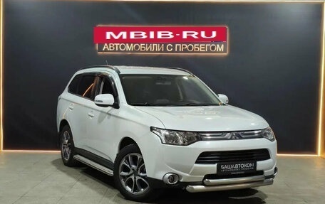 Mitsubishi Outlander III рестайлинг 3, 2013 год, 1 480 000 рублей, 5 фотография