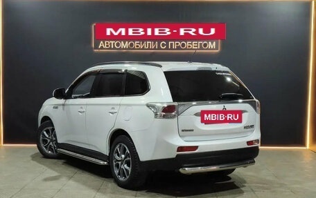 Mitsubishi Outlander III рестайлинг 3, 2013 год, 1 480 000 рублей, 2 фотография