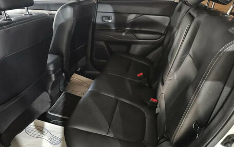 Mitsubishi Outlander III рестайлинг 3, 2013 год, 1 480 000 рублей, 15 фотография