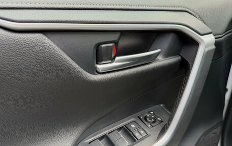 Toyota RAV4, 2020 год, 3 990 000 рублей, 13 фотография