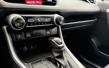 Toyota RAV4, 2020 год, 3 990 000 рублей, 12 фотография