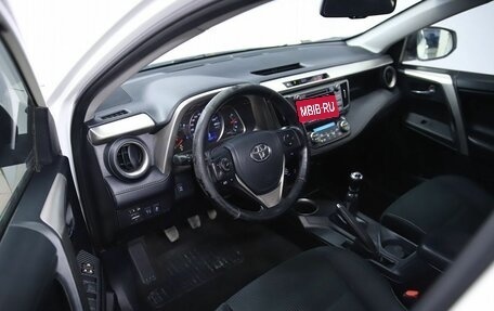 Toyota RAV4, 2015 год, 1 670 000 рублей, 10 фотография