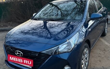 Hyundai Solaris II рестайлинг, 2021 год, 1 780 000 рублей, 4 фотография