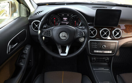 Mercedes-Benz GLA, 2017 год, 1 599 000 рублей, 11 фотография