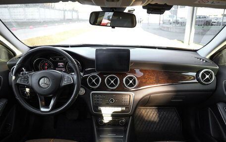 Mercedes-Benz GLA, 2017 год, 1 599 000 рублей, 10 фотография