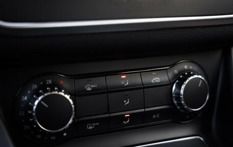 Mercedes-Benz GLA, 2017 год, 1 599 000 рублей, 16 фотография