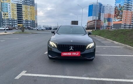 Mercedes-Benz E-Класс, 2019 год, 3 100 000 рублей, 3 фотография