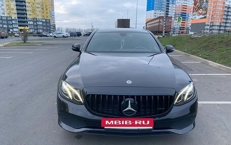 Mercedes-Benz E-Класс, 2019 год, 3 100 000 рублей, 4 фотография