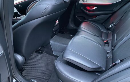 Mercedes-Benz E-Класс, 2019 год, 3 100 000 рублей, 15 фотография