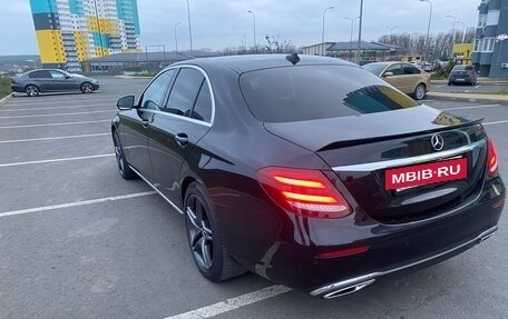 Mercedes-Benz E-Класс, 2019 год, 3 100 000 рублей, 10 фотография