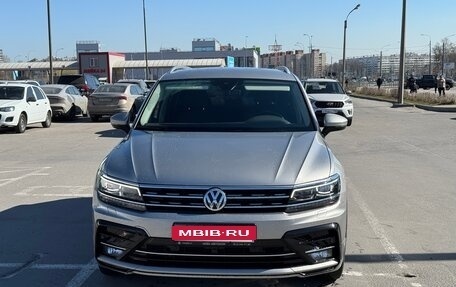 Volkswagen Tiguan II, 2019 год, 3 900 000 рублей, 1 фотография