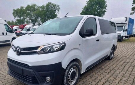 Toyota ProAce II, 2023 год, 3 000 000 рублей, 2 фотография
