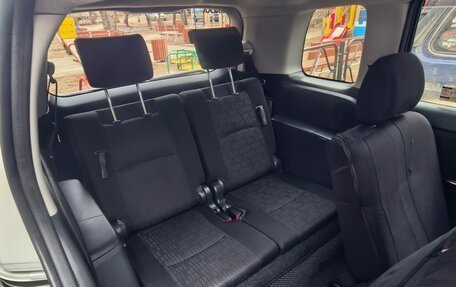 Toyota ISis I, 2012 год, 1 300 000 рублей, 17 фотография