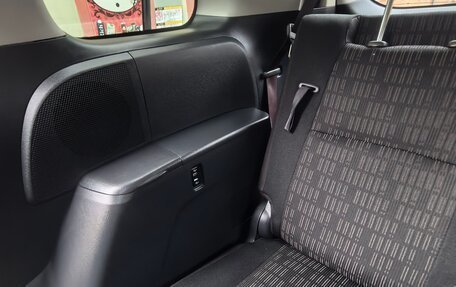 Toyota ISis I, 2012 год, 1 300 000 рублей, 18 фотография