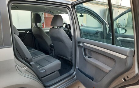 Volkswagen Touran III, 2010 год, 785 000 рублей, 12 фотография