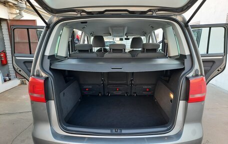 Volkswagen Touran III, 2010 год, 785 000 рублей, 21 фотография