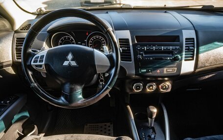 Mitsubishi Outlander III рестайлинг 3, 2010 год, 1 200 000 рублей, 18 фотография