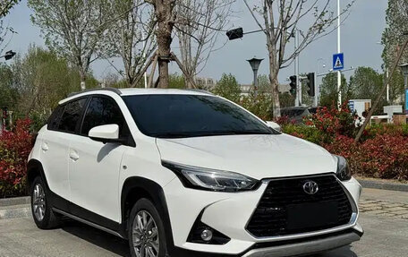 Toyota Yaris, 2022 год, 1 650 000 рублей, 2 фотография