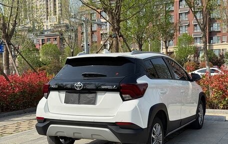 Toyota Yaris, 2022 год, 1 650 000 рублей, 4 фотография