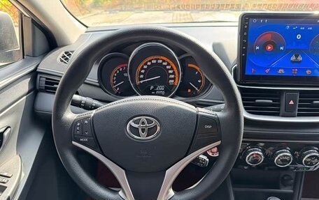 Toyota Yaris, 2022 год, 1 650 000 рублей, 7 фотография