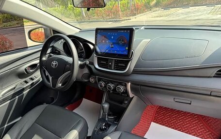 Toyota Yaris, 2022 год, 1 650 000 рублей, 12 фотография