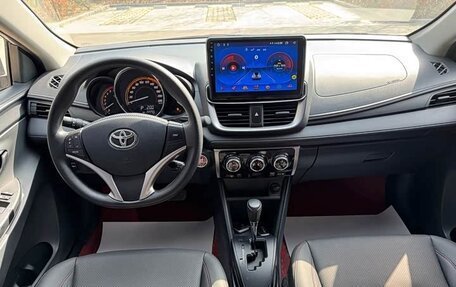 Toyota Yaris, 2022 год, 1 650 000 рублей, 10 фотография