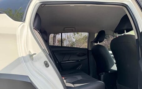 Toyota Yaris, 2022 год, 1 650 000 рублей, 18 фотография