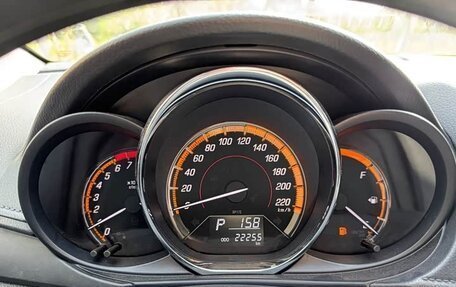 Toyota Yaris, 2022 год, 1 650 000 рублей, 14 фотография