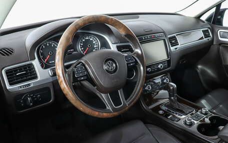 Volkswagen Touareg III, 2016 год, 2 349 000 рублей, 8 фотография