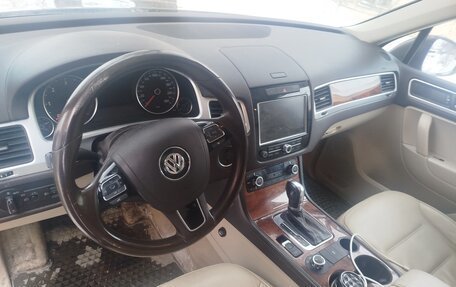 Volkswagen Touareg III, 2011 год, 1 730 000 рублей, 3 фотография