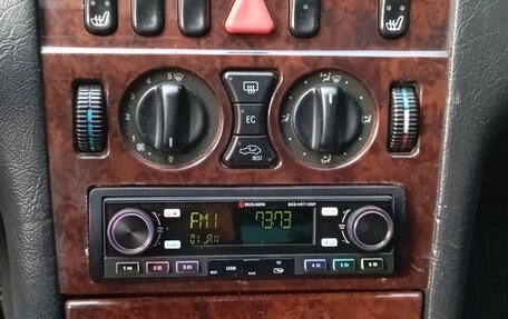 Mercedes-Benz E-Класс, 1998 год, 550 000 рублей, 4 фотография