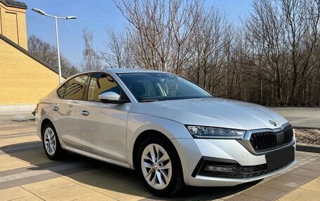 Skoda Octavia IV, 2022 год, 1 990 000 рублей, 4 фотография