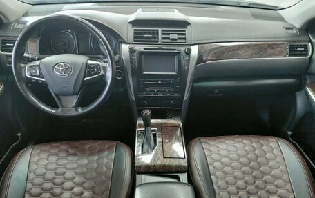 Toyota Camry, 2017 год, 1 995 000 рублей, 10 фотография