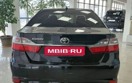 Toyota Camry, 2017 год, 1 995 000 рублей, 6 фотография