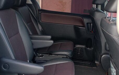 Toyota Esquire I, 2015 год, 1 720 000 рублей, 14 фотография