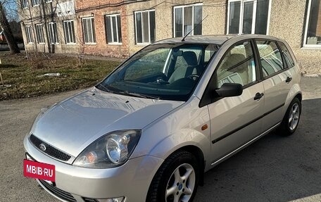 Ford Fiesta, 2002 год, 300 000 рублей, 2 фотография