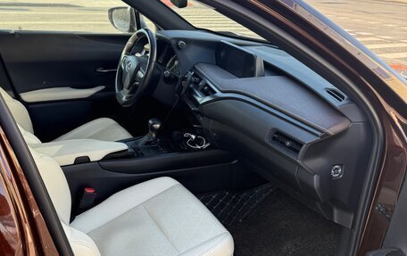 Lexus UX I, 2019 год, 3 150 000 рублей, 11 фотография