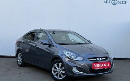 Hyundai Solaris II рестайлинг, 2012 год, 800 000 рублей, 3 фотография