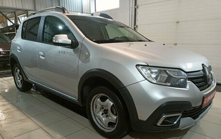 Renault Sandero II рестайлинг, 2019 год, 945 000 рублей, 2 фотография