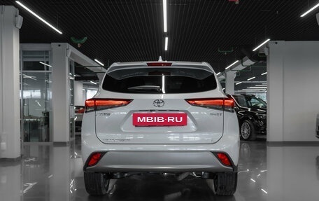 Toyota Highlander, 2025 год, 5 690 000 рублей, 6 фотография