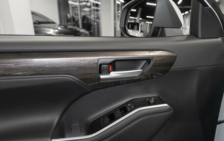 Toyota Highlander, 2025 год, 5 690 000 рублей, 21 фотография