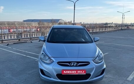 Hyundai Solaris II рестайлинг, 2011 год, 640 000 рублей, 1 фотография