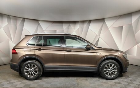 Volkswagen Tiguan II, 2019 год, 2 895 000 рублей, 6 фотография