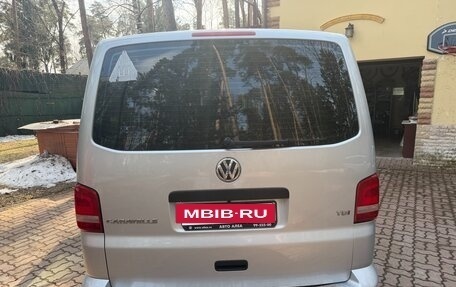 Volkswagen Caravelle T5, 2014 год, 2 200 000 рублей, 5 фотография